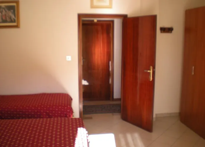 מלון Dinosauro 2*